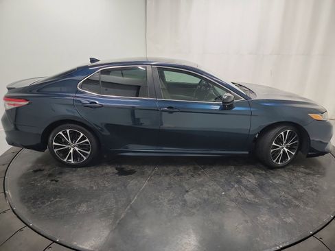 Used 2019 Toyota Camry SE image 11