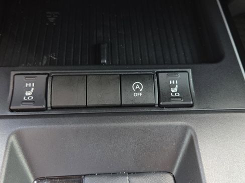 Used 2026 Toyota Corolla Cross XLE w/ Convenience Package FWD image 25