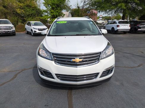 Used 2017 Chevrolet Traverse LT FWD image 2