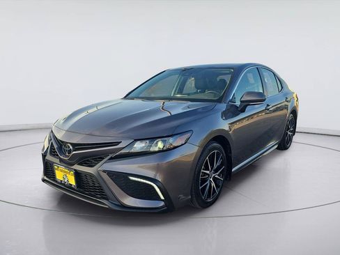 Used 2024 Toyota Camry SE FWD image 1