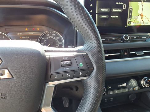 Used 2025 Mitsubishi Outlander SE FWD image 22