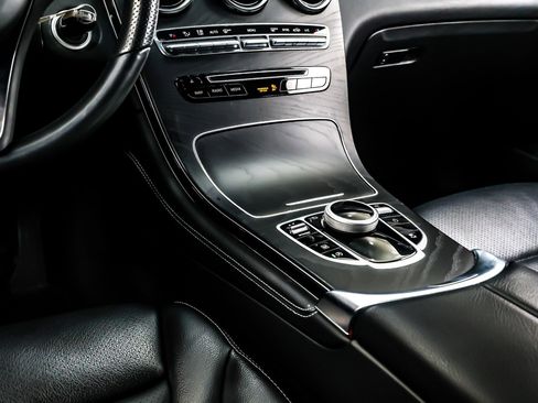 Used 2019 Mercedes-Benz GLC 300 image 6