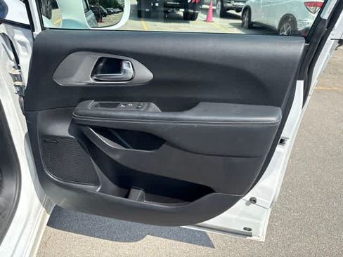 Used 2022 Chrysler Pacifica Limited w/ Uconnect Theater Family Group AWD/4WD image 25
