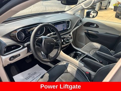 Used 2023 Chrysler Pacifica Limited FWD image 13