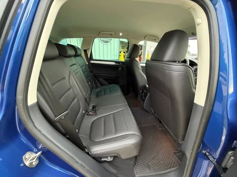 Used 2016 Volkswagen Touareg Sport AWD/4WD image 22