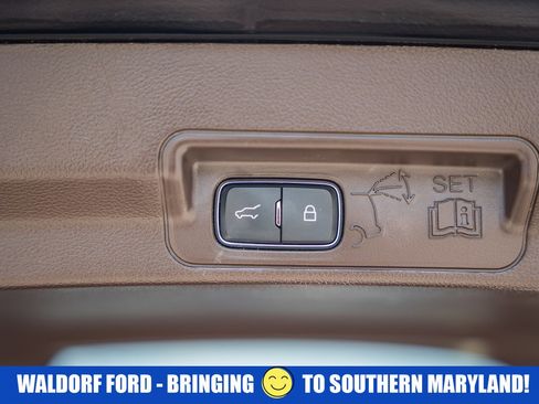 Used 2022 Ford Explorer King Ranch image 13