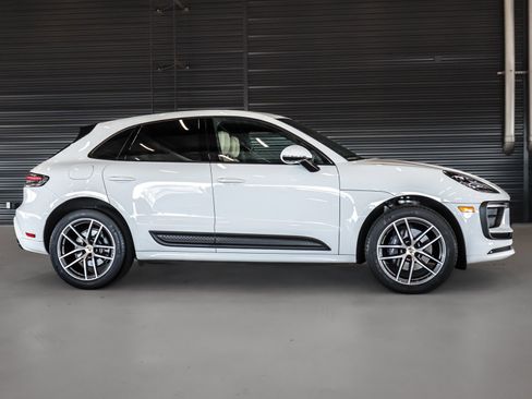 Certified 2023 Porsche Macan image 11