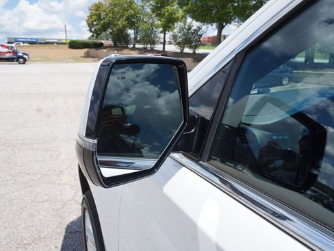 Used 2019 Cadillac Escalade Platinum image 13