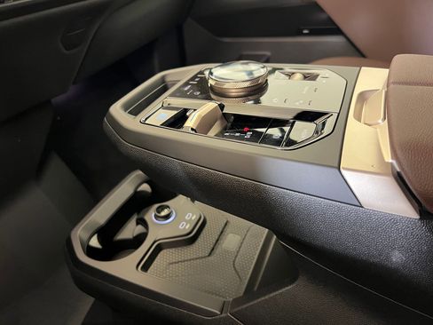 New 2026 BMW iX xDrive60 image 19