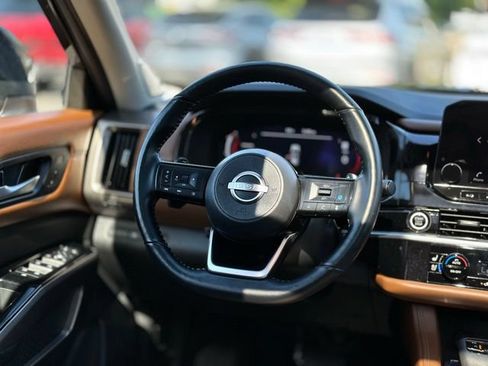 Used 2024 Nissan Pathfinder Platinum AWD/4WD image 19