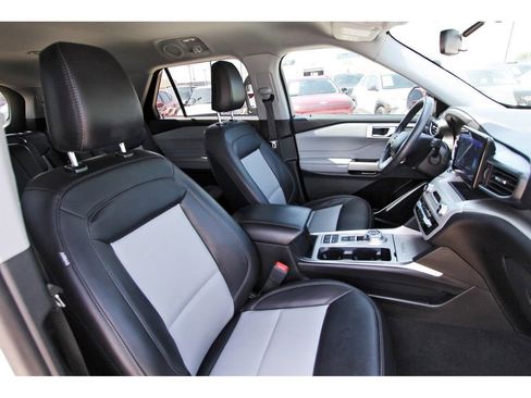 Certified 2023 Ford Explorer XLT w/ Equipment Group 202A RWD image 31