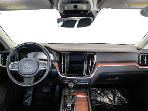 Used 2021 Volvo S60 T5 Momentum image 14