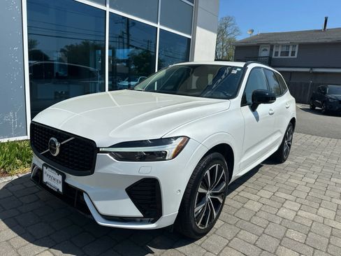 Used 2023 Volvo XC60 B5 Plus w/ Climate Package AWD/4WD image 4