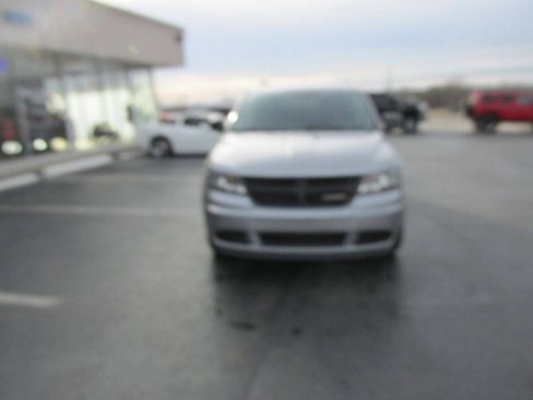 Used 2017 Dodge Journey SE w/ Flexible Seating Group FWD image 6