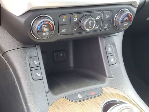 Used 2019 GMC Acadia SLE w/ Driver Alert Package I FWD image 19