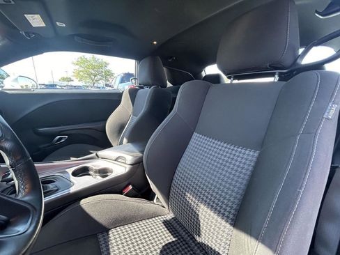 Used 2022 Dodge Challenger GT image 5