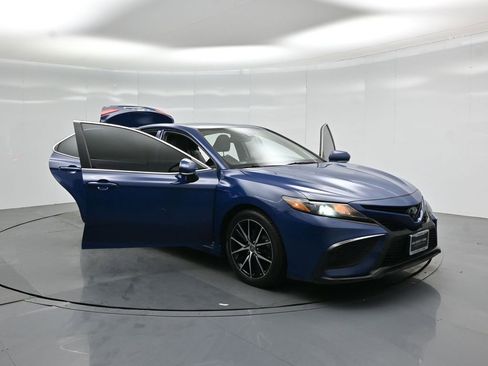 Used 2023 Toyota Camry SE w/ Cold Weather Package image 31