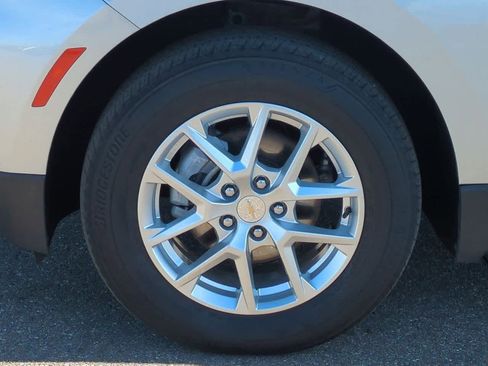 Used 2022 Chevrolet Equinox LT w/ LPO, Floor Liner Package image 13