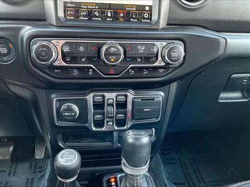 Used 2020 Jeep Wrangler Unlimited Sahara AWD/4WD image 17