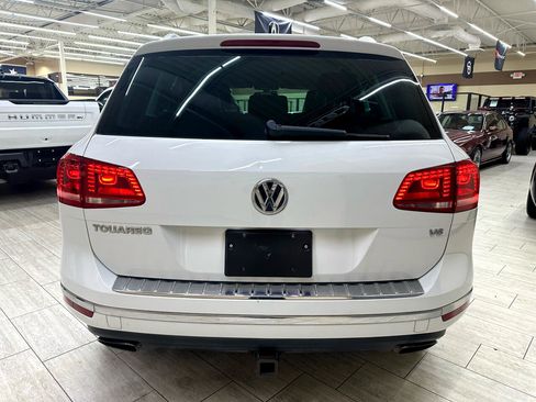 Used 2015 Volkswagen Touareg Sport image 8