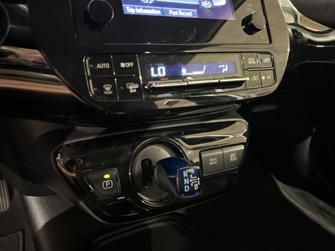 Used 2019 Toyota Prius LE w/ Preferred Accessory Package FWD image 28