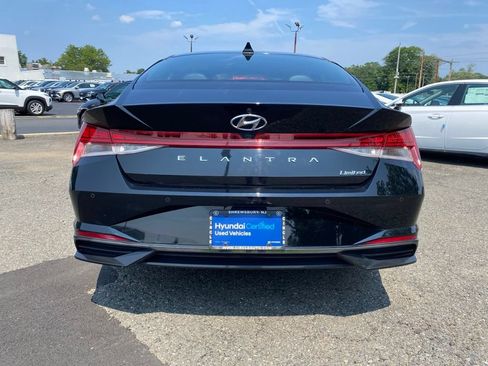 Certified 2023 Hyundai Elantra Limited w/ Winter Weather Package FWD image 5