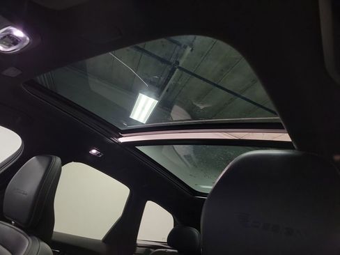 Used 2019 Volvo XC60 T5 R-Design image 15