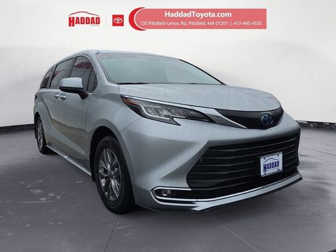 Used 2023 Toyota Sienna XLE FWD image 8