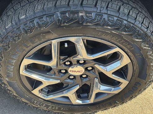Used 2024 GMC Sierra 1500 SLT w/ SLT Premium Plus Package AWD/4WD image 10