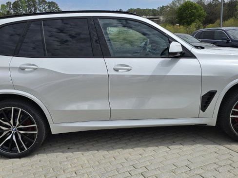 New 2026 BMW X5 xDrive40i w/ M Sport Package AWD/4WD image 4