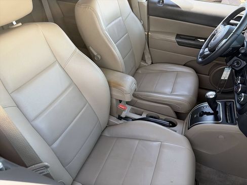 Used 2016 Jeep Patriot High Altitude FWD image 10