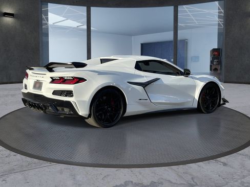 Used 2023 Chevrolet Corvette Z06 w/ Z07 Performance Package RWD image 6