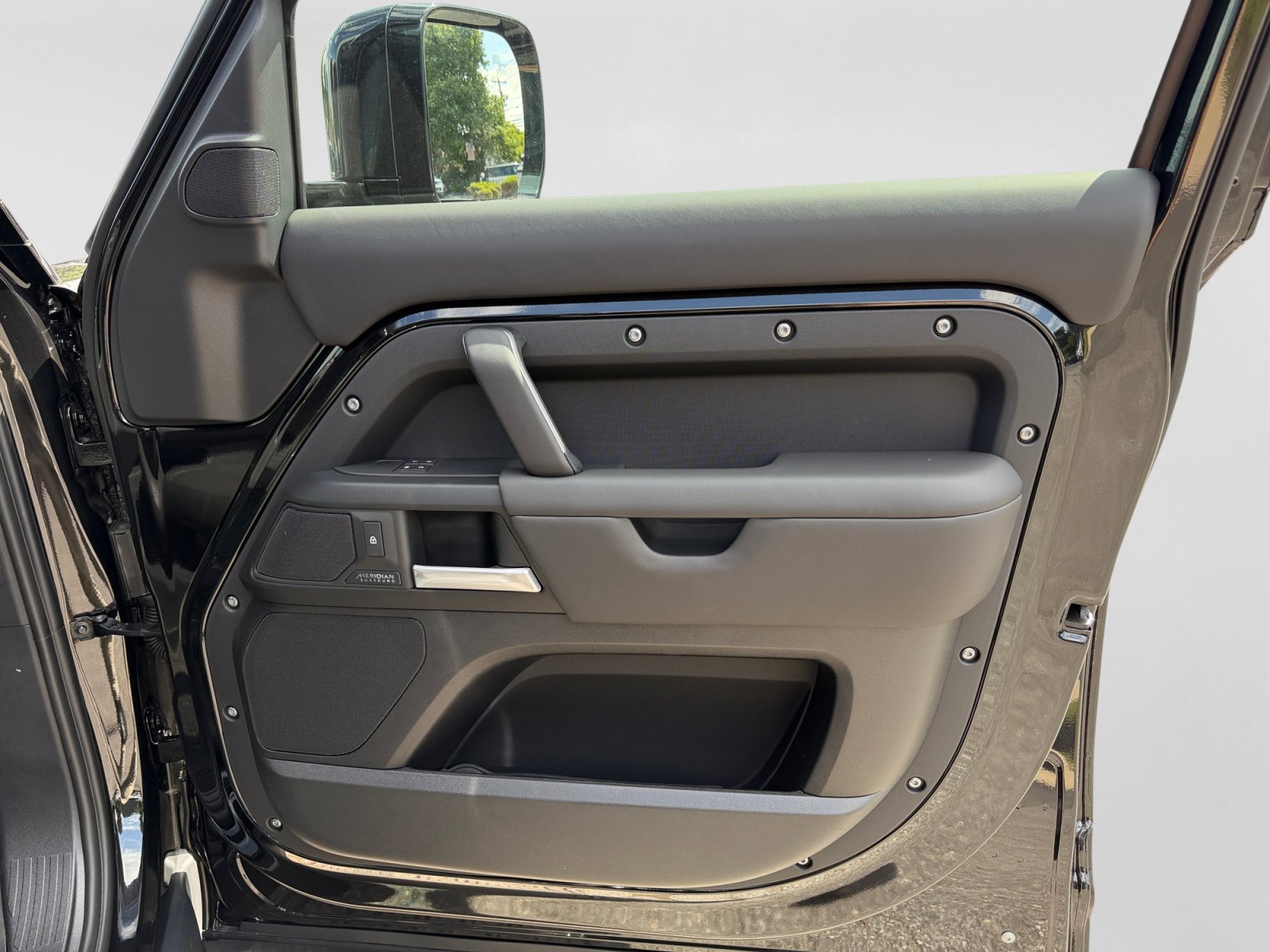 New 2026 Land Rover Defender 110 X-Dynamic SE AWD/4WD image 24