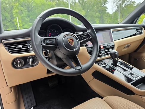 Used 2026 Porsche Macan AWD/4WD image 4