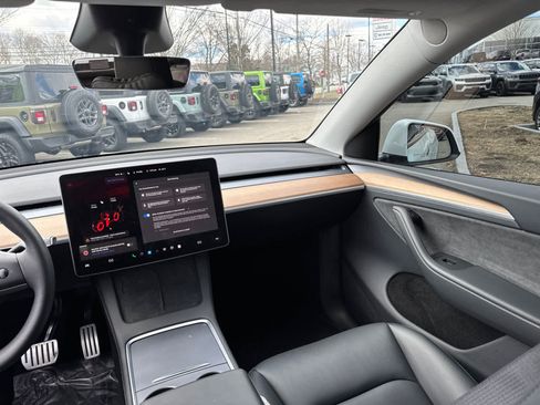 Used 2025 Tesla Model Y Performance AWD/4WD image 31