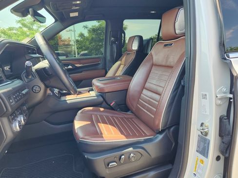 Used 2023 GMC Yukon Denali Ultimate AWD/4WD image 2