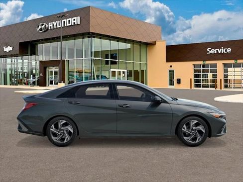 New 2026 Hyundai Elantra SEL Sport FWD image 7