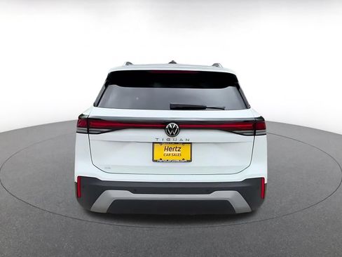 Used 2026 Volkswagen Tiguan SE FWD image 10