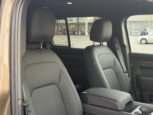 Certified 2025 Land Rover Defender 110 X-Dynamic SE image 13