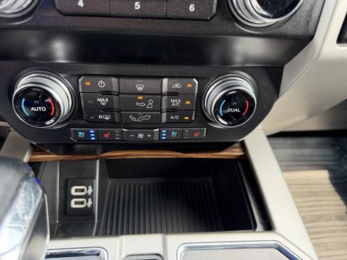Used 2019 Ford F150 Lariat w/ Equipment Group 502A Luxury AWD/4WD image 19