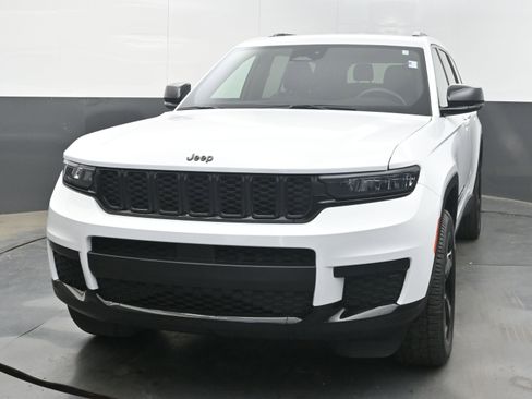 Used 2024 Jeep Grand Cherokee L Laredo image 3