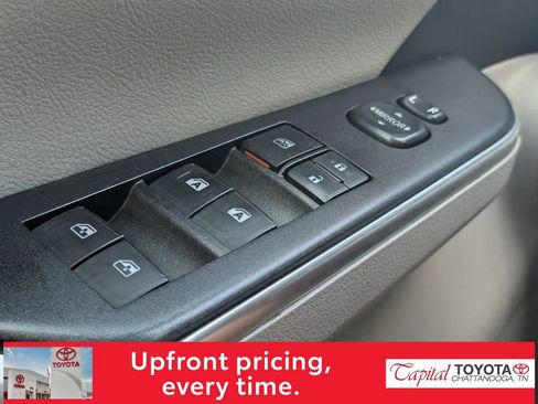 Used 2015 Toyota Camry LE image 13