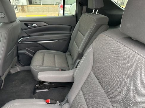 Used 2024 Chevrolet Traverse LT image 23