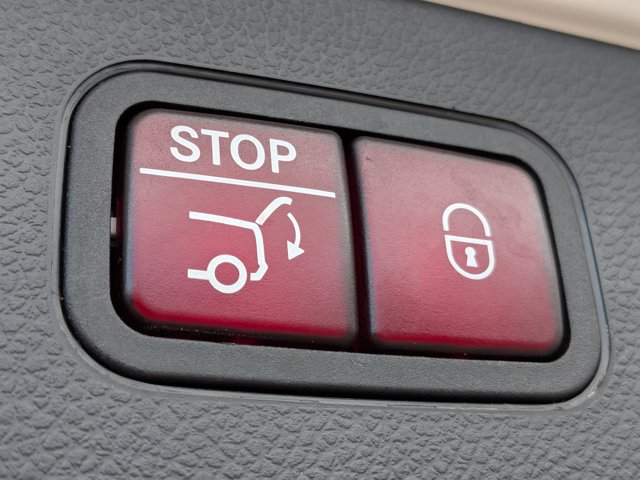 Used 2022 Mercedes-Benz GLC 300 image 18