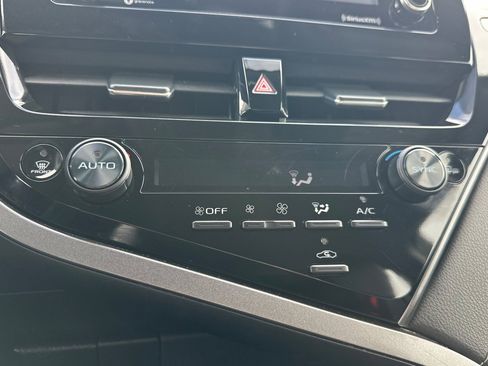 Used 2024 Toyota Camry SE image 27