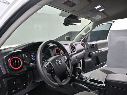 Used 2022 Toyota Tacoma SR AWD/4WD image 12