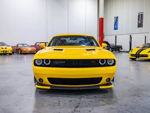 Used 2017 Dodge Challenger R/T Scat Pack w/ Leather Interior Group RWD image 9