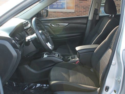 Used 2020 Nissan Rogue SV image 14