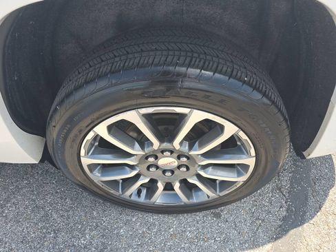 Used 2021 GMC Acadia Denali AWD/4WD image 12