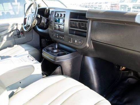 Used 2017 Chevrolet Express 3500 Extended image 26